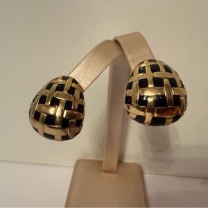ERWIN PEARL EARRINGS CLIP GOLD TONE BLACK BASKET WEAVE PUFFY TRIANGLE VINTAGE
